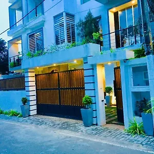 *** Motel 8 Luxury Sri Lanka